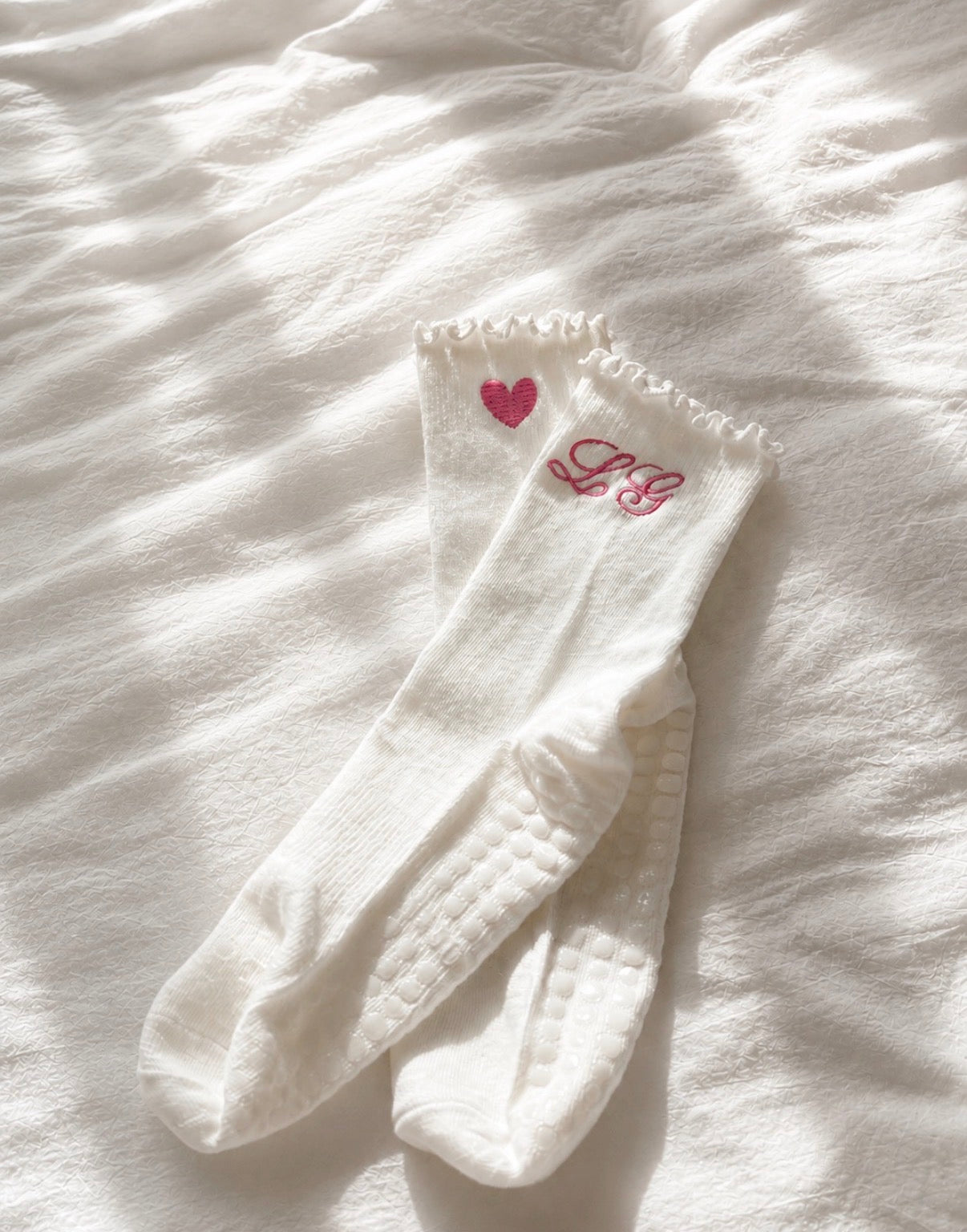 Ruffle pilates sock